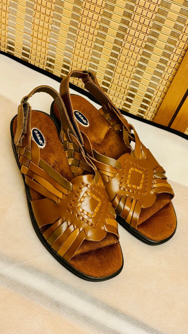Dr Scholl’s Brown leather strappy guarache style comfort pillow soft sandals sz6